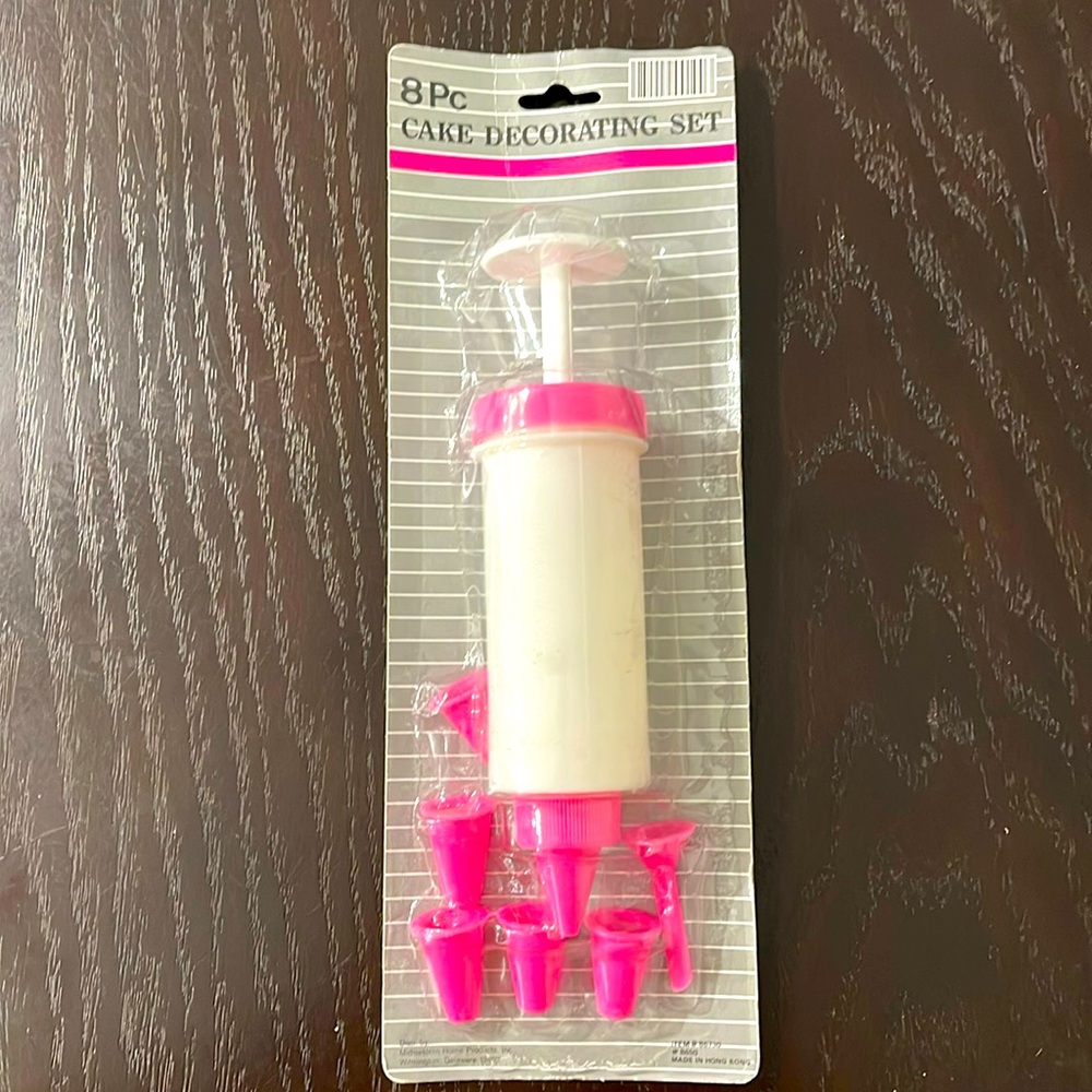 MIDWESTERN HOME PRODUCTS CAKE DECORATING SET 8 PIECE NEVER OPENED